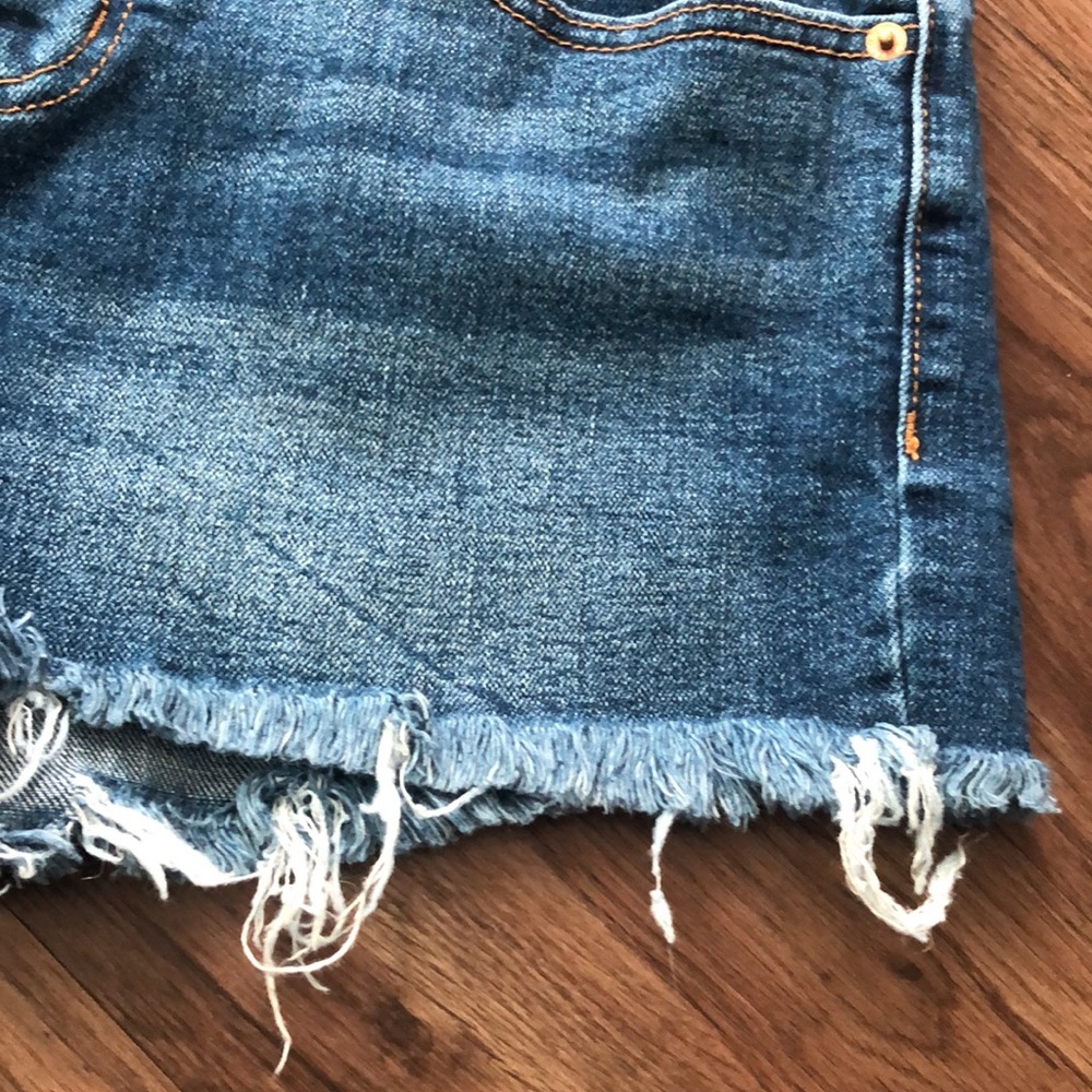 Old Navy Boyfriend Denim Jean Shorts High Waist 2.5” inseam Size 4          1056 - Picture 3 of 10